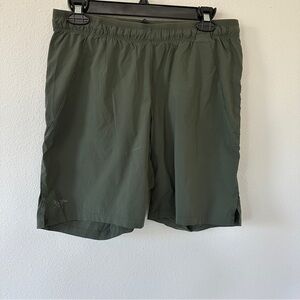 Arc'teryx Shorts 7" Olive Mens Size Medium